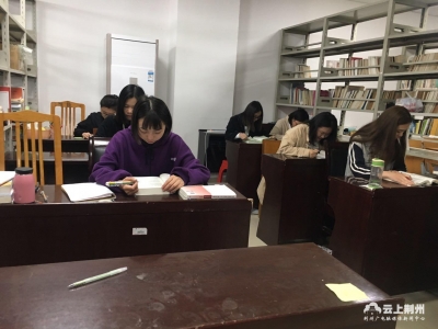 学霸寝室！ 四人集体考研成功 考研学霸班！ 17人被录取