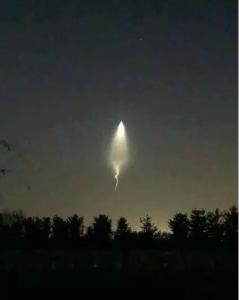多地夜空惊现“不明飞行物”，到底是什么？