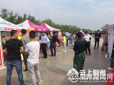 荆州区举办“民营企业招聘会” 提供1800多个岗位