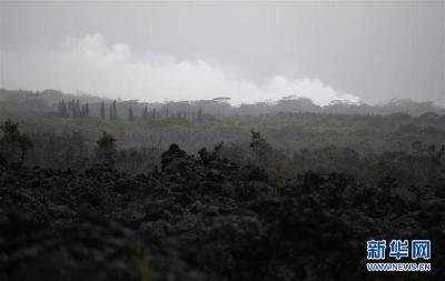 夏威夷火山喷发新现裂缝 又一拨居民被迫疏散