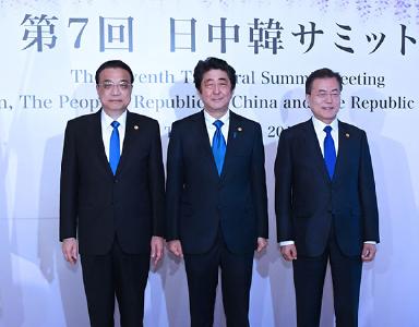 中日韩领导人时隔两年半重会，三国合作有哪些新机遇和新亮点