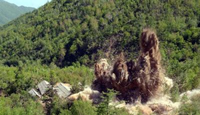 朝中社公布炸毁丰溪里核试验场现场画面