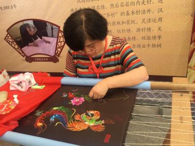 首届荆楚文化旅游节荆楚非遗项目联展开幕