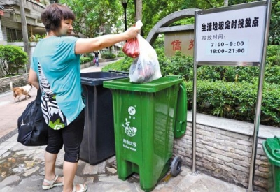 荆州区“定时定点”收集垃圾 已覆盖18条主干道