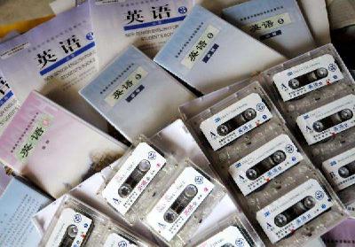 产生“海量”电子垃圾 中小学教材与磁带何时解绑？