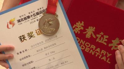 青少年体育类武术散打比赛 荆州选手摘银