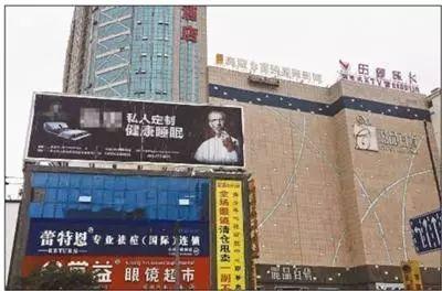 “怎么还不跳？”19岁女孩跳楼自杀，围观起哄的人该承担什么责任？