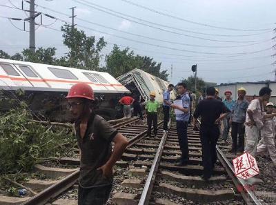 武汉城轨公司一测试列车侧翻 造成3人受伤