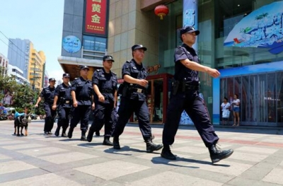  “炎”值担当的“警服蓝”