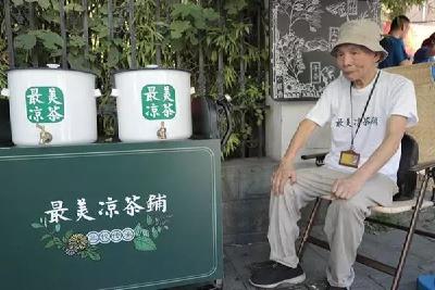 暖心！41年，这“一杯水”，有人从小喝到老