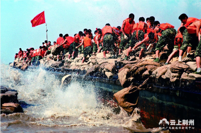 V视丨荆州庆祝改革开放四十周年：历史的足音1998