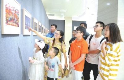 庆祝改革开放40周年 荆州籍摄影家回乡办摄影展