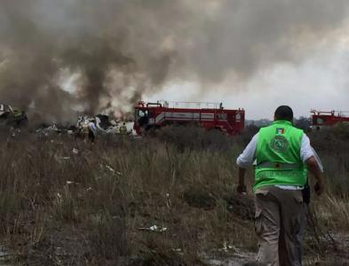 突发！墨西哥一客机坠毁 85人受伤 飞机起火