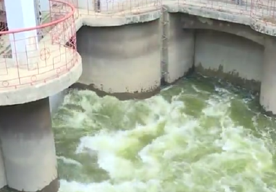 监利县开启13处大型涵闸泵站 全力引水抗旱