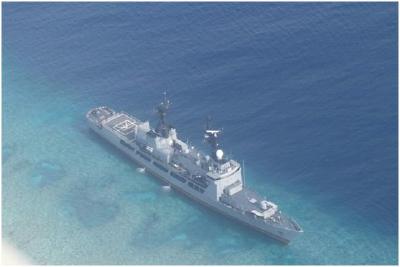 菲军舰在我南沙岛礁附近搁浅！