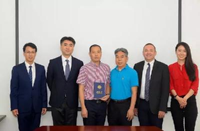 “英雄机长”刘传健被清华录取了