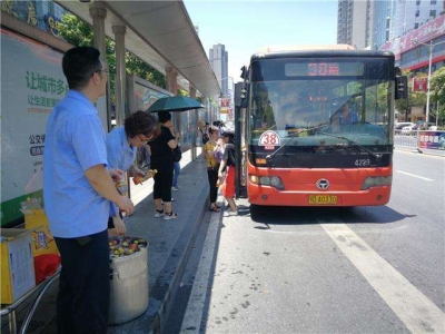 迎接“双节”客运高峰 荆州公交增加8%运力