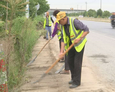 荆州开发区对荆监一级公路开发区路段进行环境综合治理