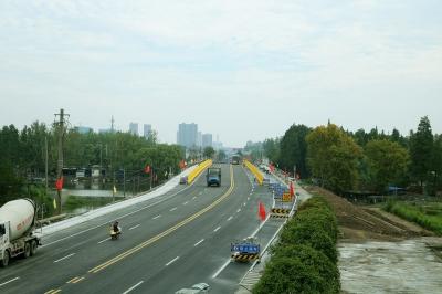 按一级公路标准设计 洪湖新堤排水河大桥建成通车