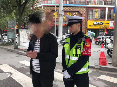 警察蜀黍出新招了！闯红灯了会要你这样做…