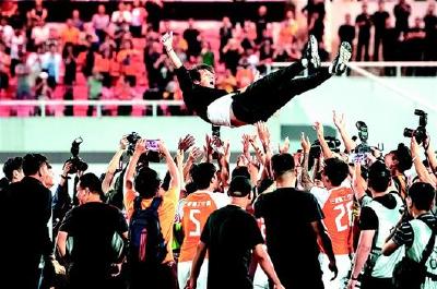 卓尔不凡！时隔五年，武汉卓尔成功重返中超