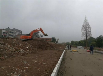 荆州护城河南路道路工程已经开建 车行道宽8米