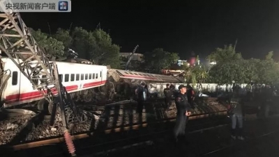 台湾列车出轨侧翻已致18人死亡 乘客讲述事发经过