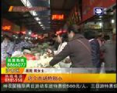 菜市场外占道严重 居民苦不堪言