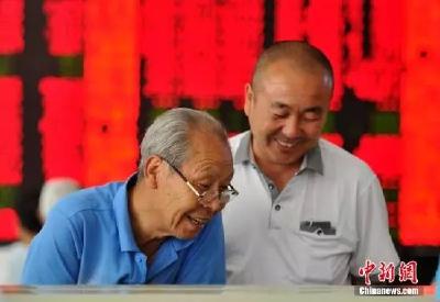 美股暴跌，A股挺住了！