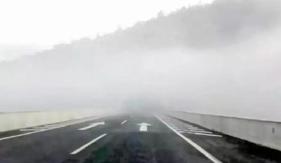 @荆州司机，走高速要注意啦！这三处有团雾出没……