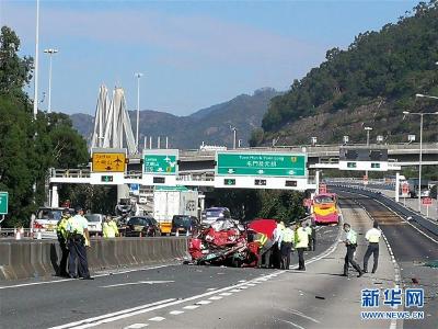 香港发生严重车祸 致5人死亡30多人受伤