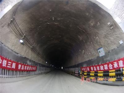中国最深地铁海底隧道贯通：青岛地铁过海隧道最深达88米