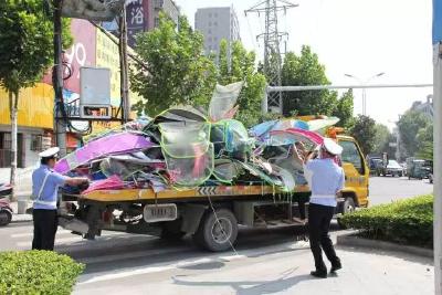 强制拆除非法安装的晴雨伞！今起，交警要动真格了