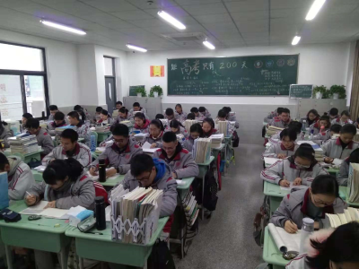 荆州这个企业捐资助学，真情帮扶温暖人心!