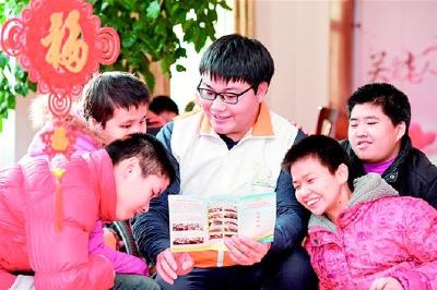 荆州社工卢文博：做未成年人前行的“灯塔” 