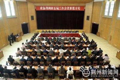 崔永辉参加农业、教育、医疗卫生、体育、文化艺术、新闻出版、社科界联组讨论  