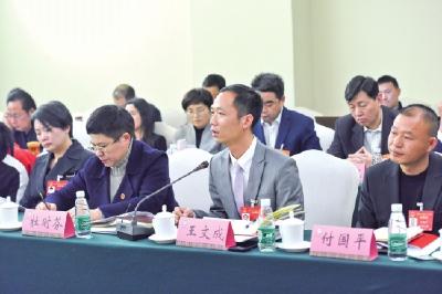 荆州代表团审议省人大常委会和省“两院”工作报告