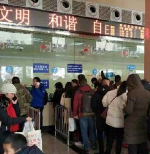 春运首日：荆州部分班线客流火爆 下周客流高峰将至 