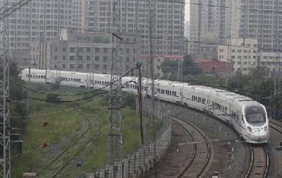 中国高铁成功挑战高寒，零下三四十度的风雪严寒不再是禁区