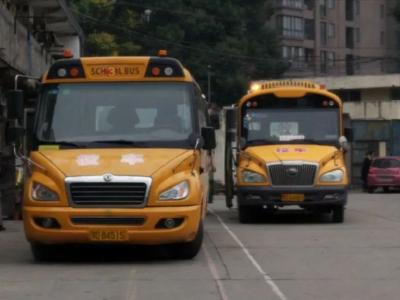 开学在即，荆州公交校车“体检”，为学生出行保驾护航