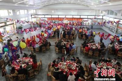 中南民大举办留校学生团年饭：16个民族220余名学生参与