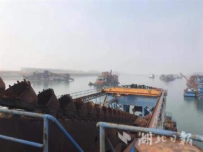 湖北首个规范化采砂船集中停靠点：船只一动就报警 