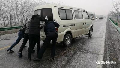 天寒地冻真的来了！这份冰雪路面驾驶技巧请收好