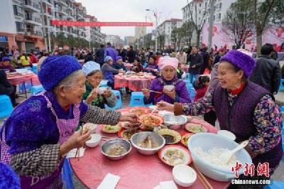 国务院扶贫办：今年起将对所有脱贫人口开展“回头看”