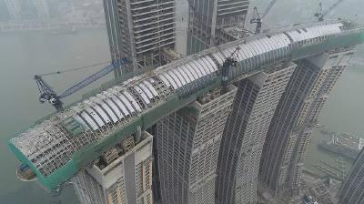 中国这座“横着建”的摩天大楼，把老外惊到了！