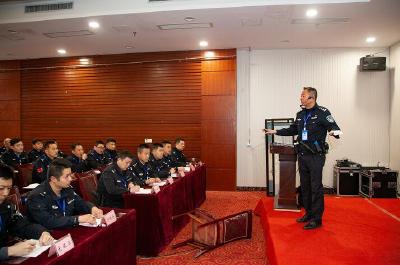 荆州警方现场执法教官“回炉”培训在江陵举办