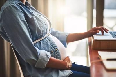怀孕就被开除，女性职场歧视怎么破？
