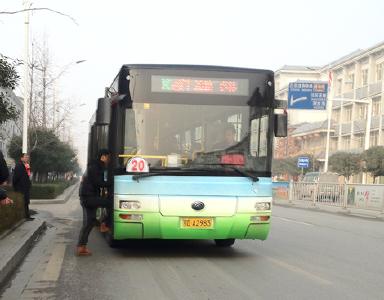 前往荆州火车站的一条路要施工 这7条公交线路将改道