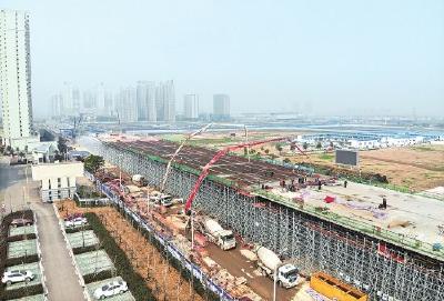 荆州复兴大道项目跨荆襄河桥钢平台正式开始施工