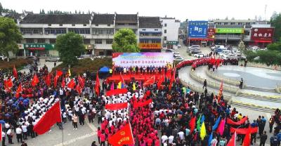 今天，荆州区4000名干部职工齐聚天问广场 只为这件事……